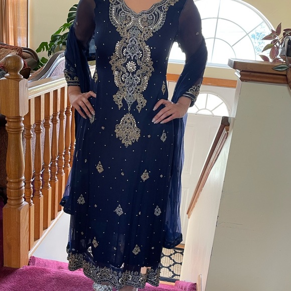 3 piece saree suit - Picture 1 of 3